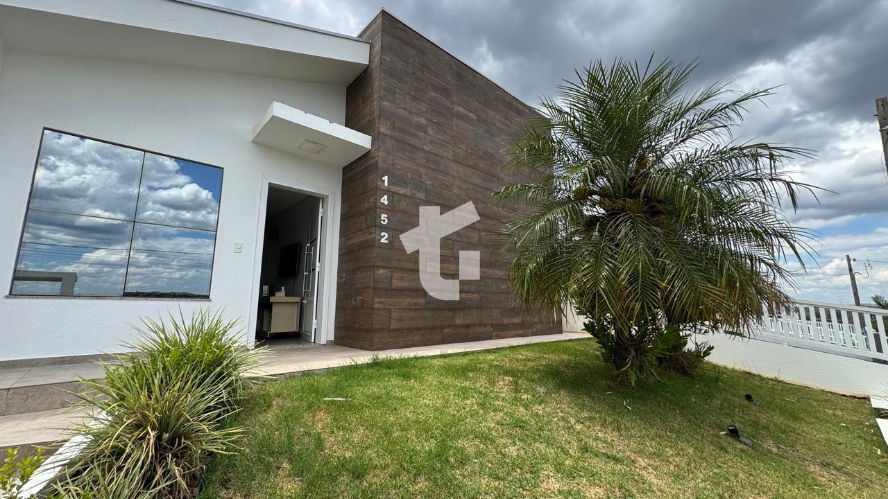 CASA SEMIMOBILIADA À VENDA NO BAIRRO FRARON - PATO BRANCO-PR.