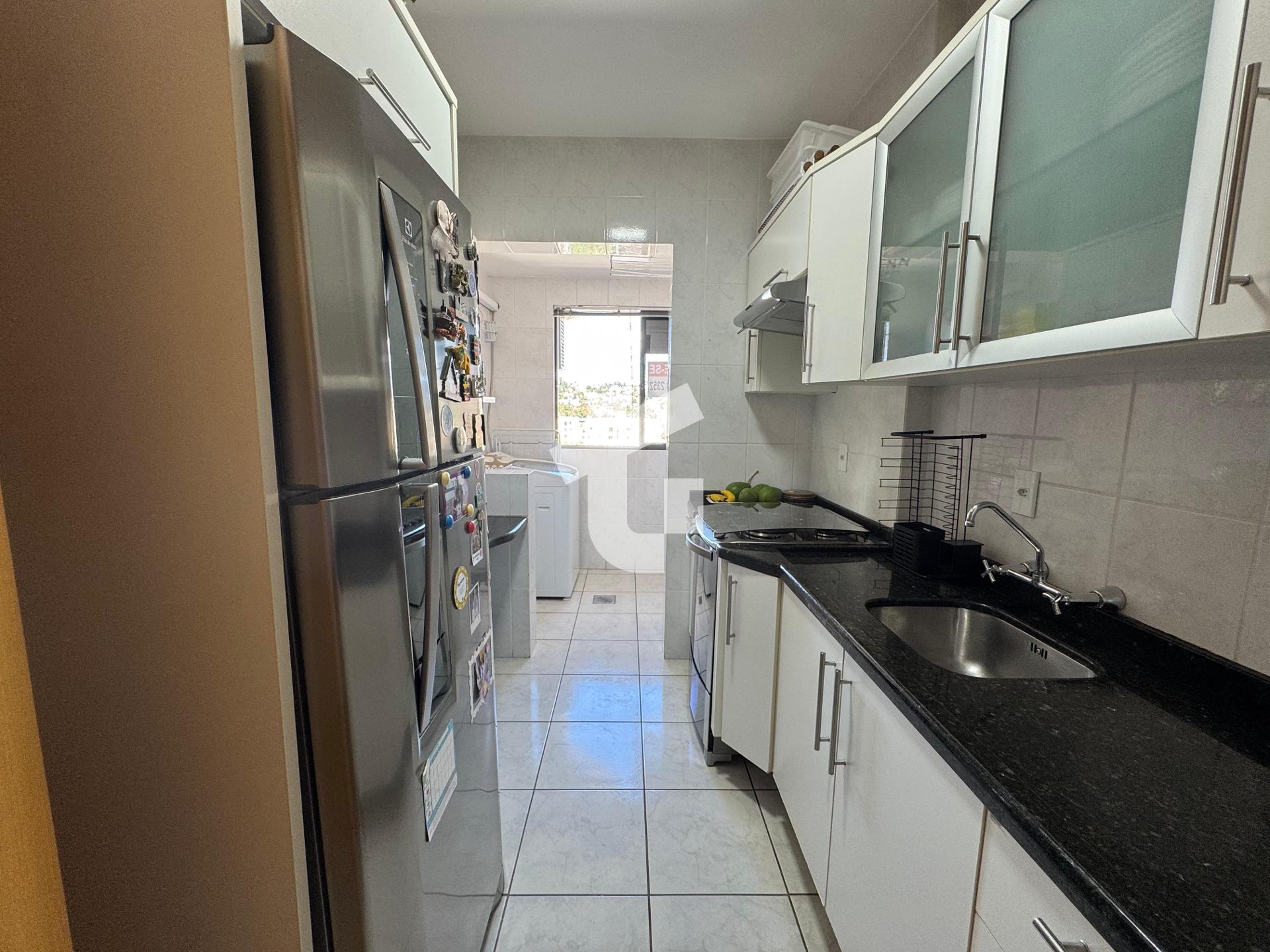 APARTAMENTO SEMIMOBILIADO VENDA - ED. SAN MARINO II, BAIRRO SANTA TEREZINHA.