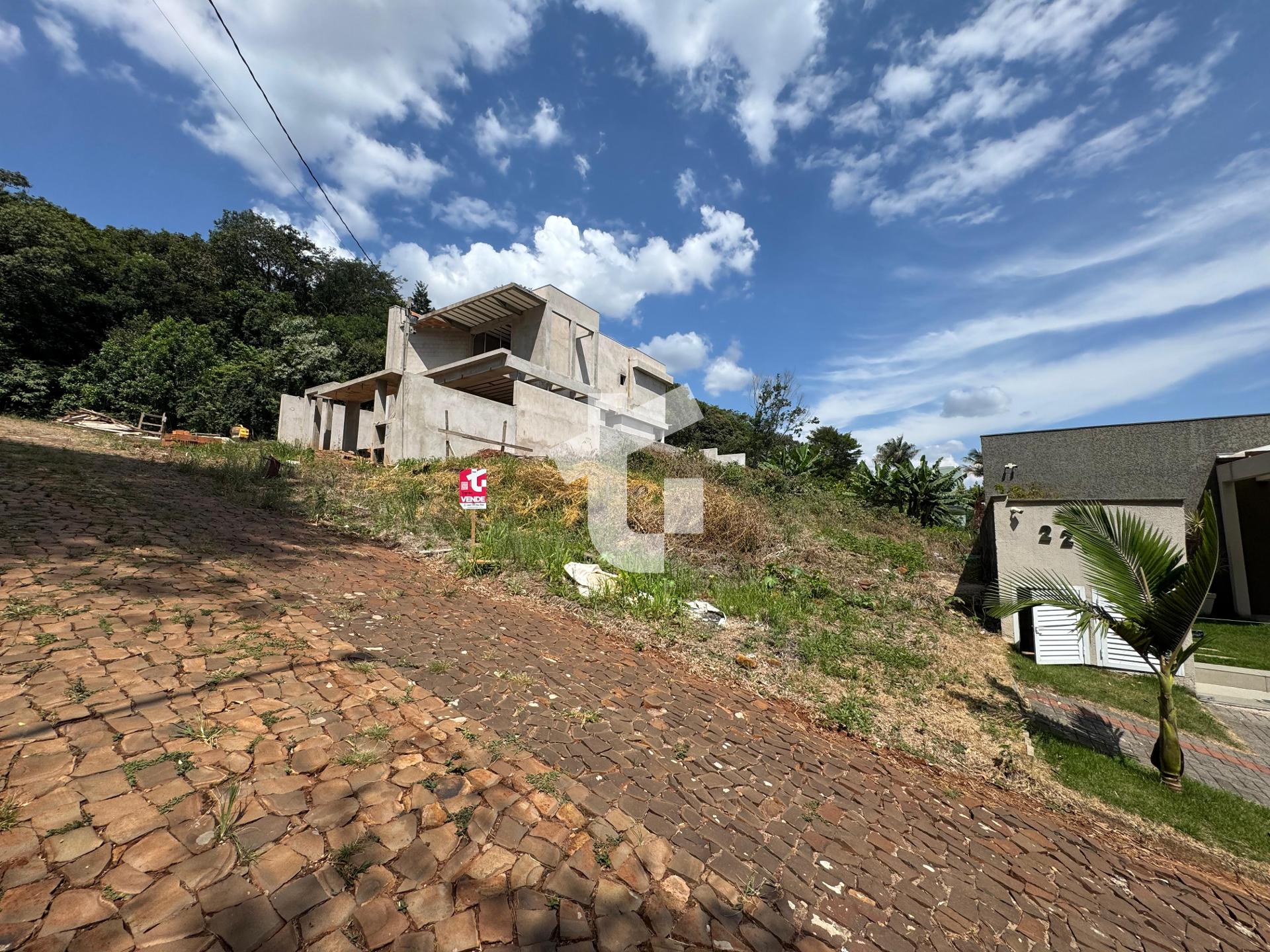 TERRENO À VENDA, FACE NORTE E PRÓXIMO A ÀREA DE RESERVA -  PAT...