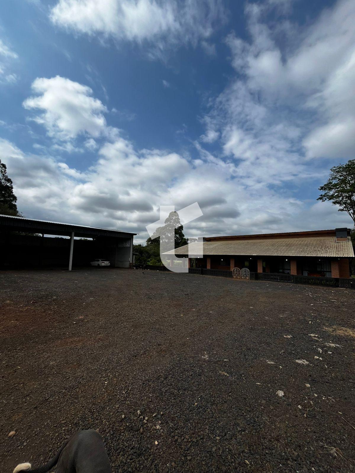 BÉLISSIMA CHÁCARA À VENDA A MENOS DE 1 KM DE PATO BRANCO - PR