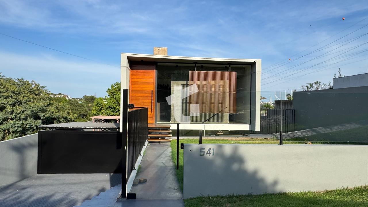 CASA SEMIMOBILIADA - ALTO PADRÃO - À VENDA NO BAIRRO SÃO LUIZ,...