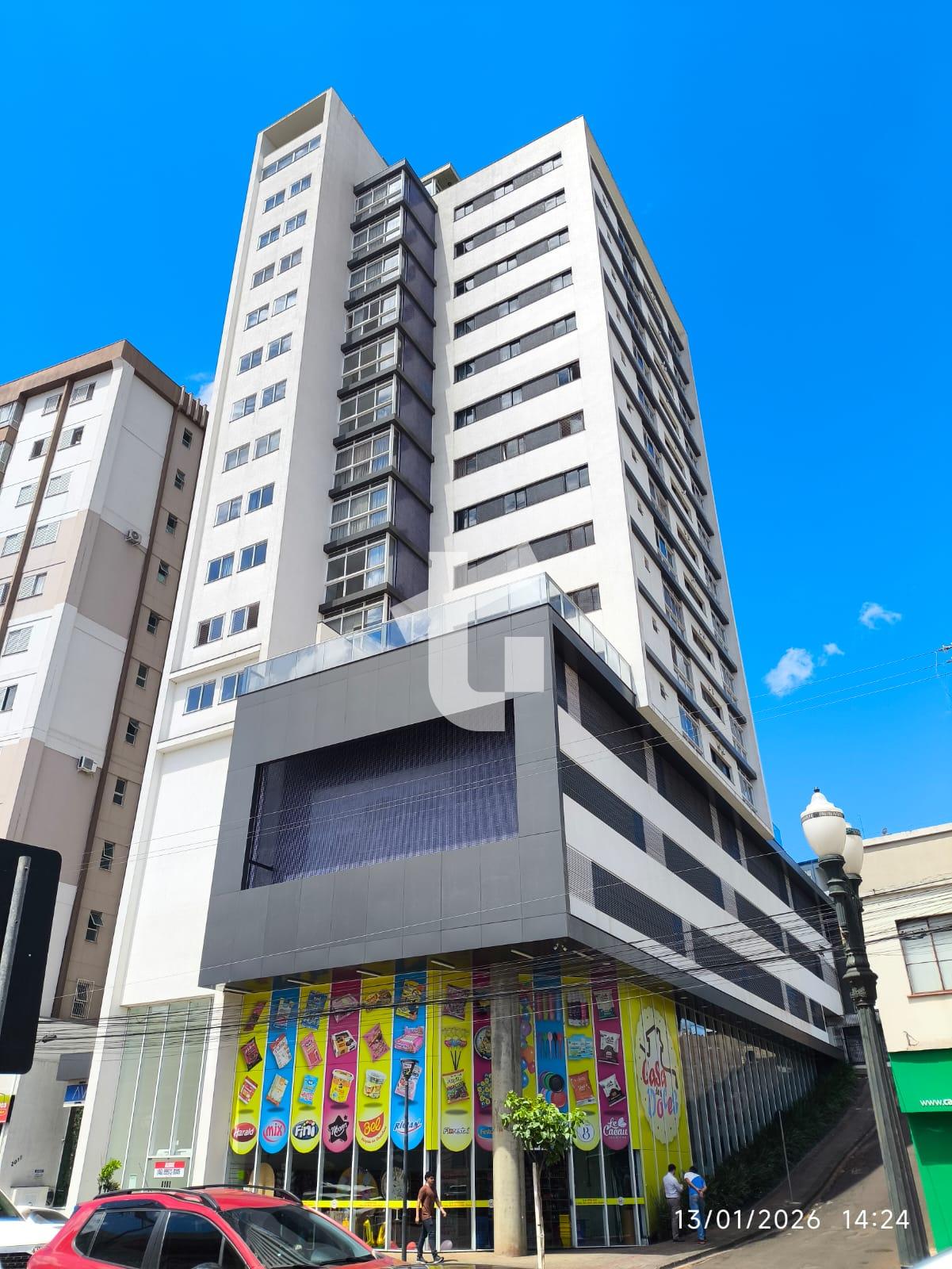 APARTAMENTO SEMIMOBILIADO À VENDA NO ED. AVENIDA CENTRAL, CENT...