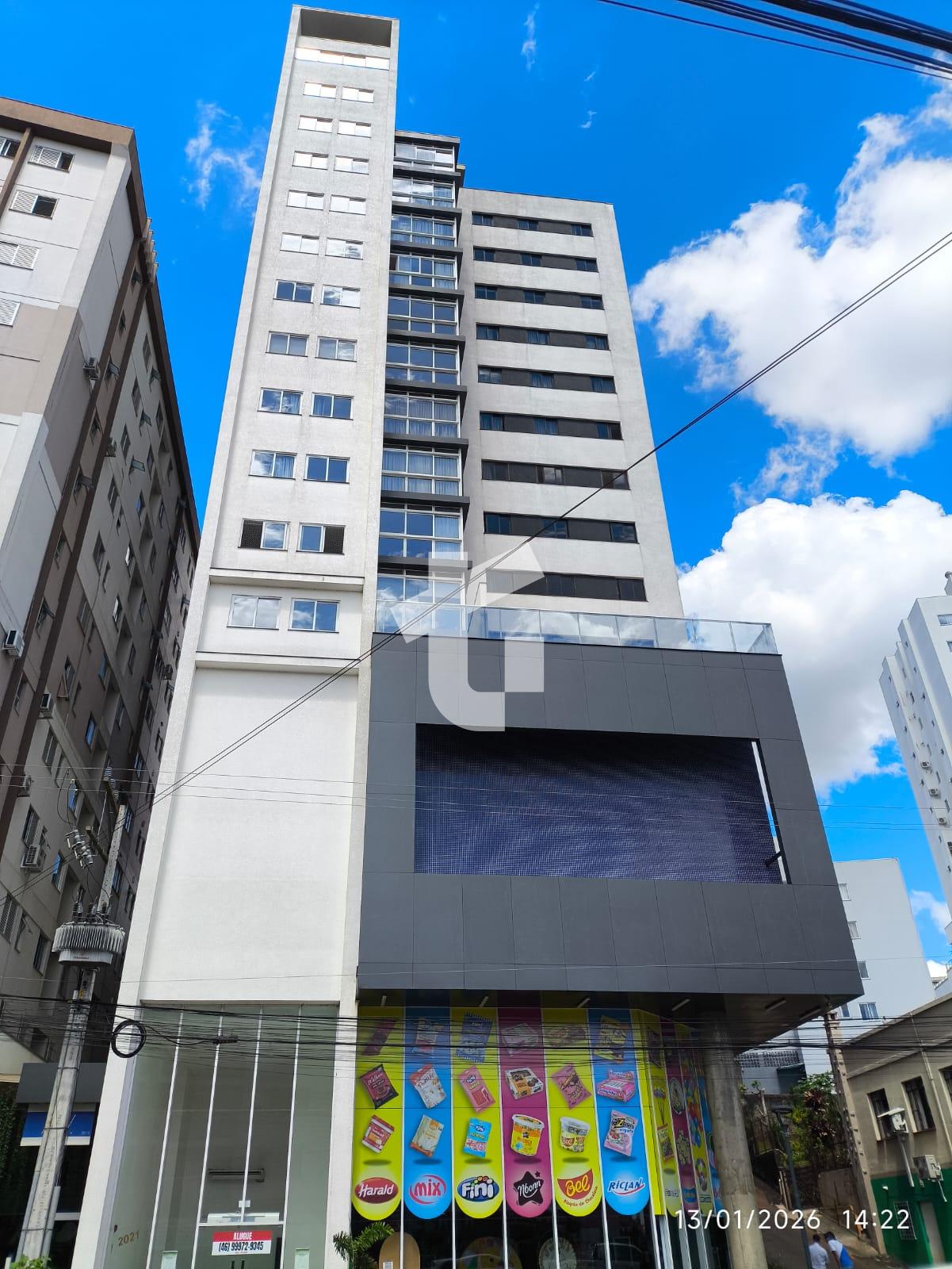 APARTAMENTO SEMIMOBILIADO À VENDA NO ED. AVENIDA CENTRAL, CENT...