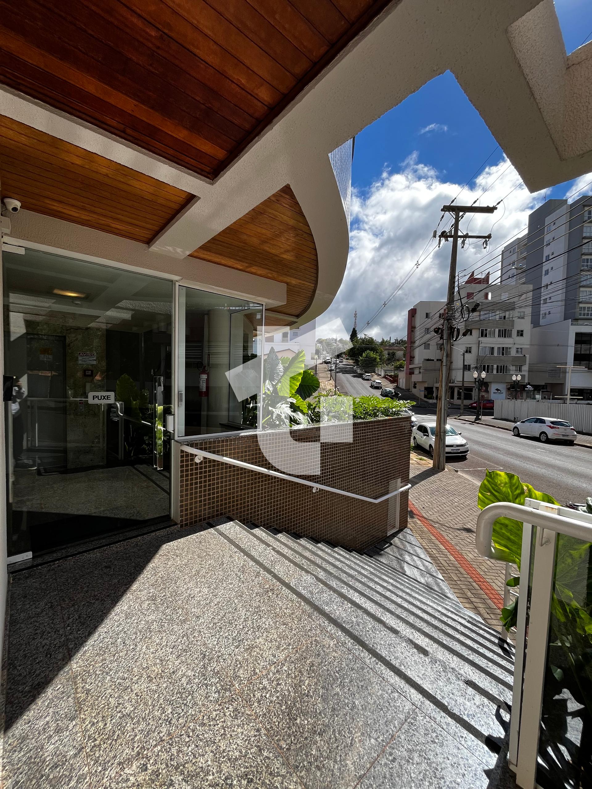 COBERTURA DUPLEX À VENDA NO ED. RESIDENCIAL PETRA, CENTRO, PAT...