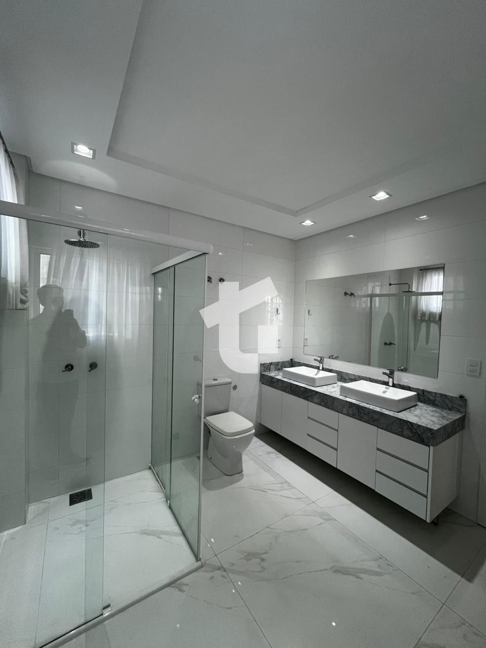 APARTAMENTO SEMIMOBILIADO PARA LOCAO NO CENTRO DE PATO BRANCO - PR.