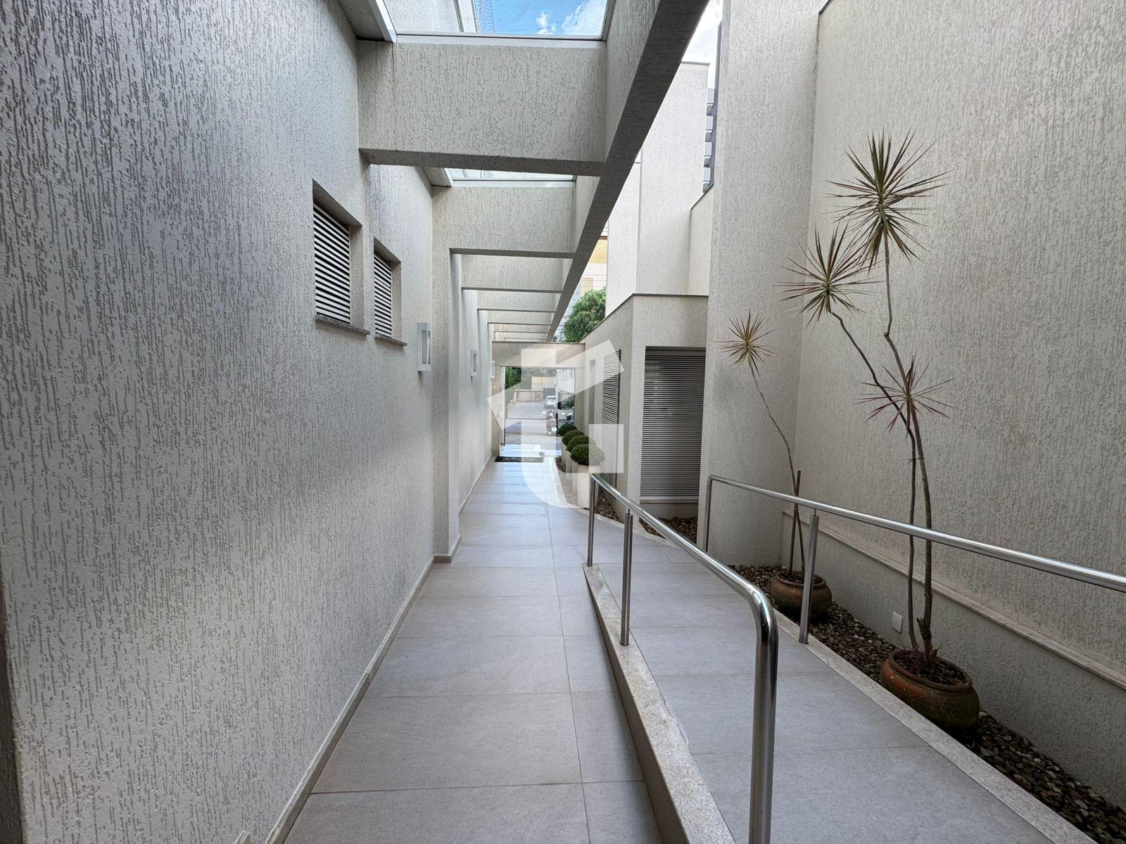 APARTAMENTO SEMIMOBILIADO À VENDA - EDIFÍCIO BELLAGIO, CENTRO,...