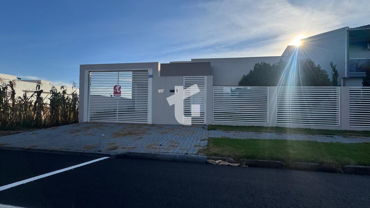 CASA TÉRREA, SEMIMOBILIADA À VENDA NO BAIRRO FRARON, PATO BRAN...