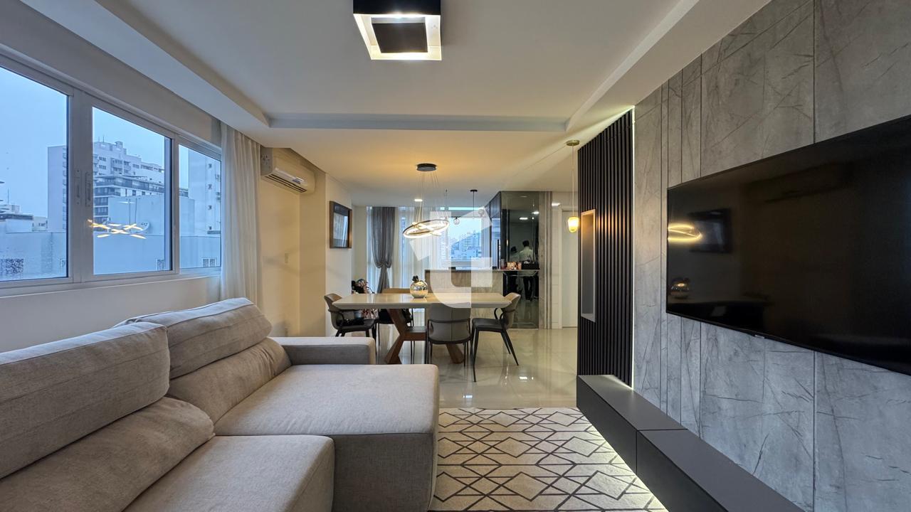APARTAMENTO SEMIMOBILIADO À VENDA NO ED. AVENIDA CENTRAL, CENT...