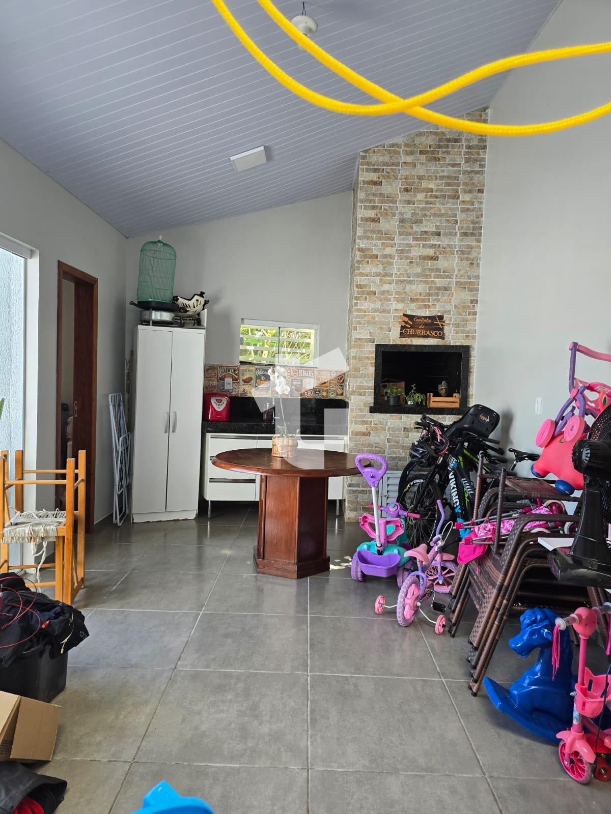 CASA TRREA VENDA NO FRARON, 98M COM EDCULA - PATO BRANCO/PR