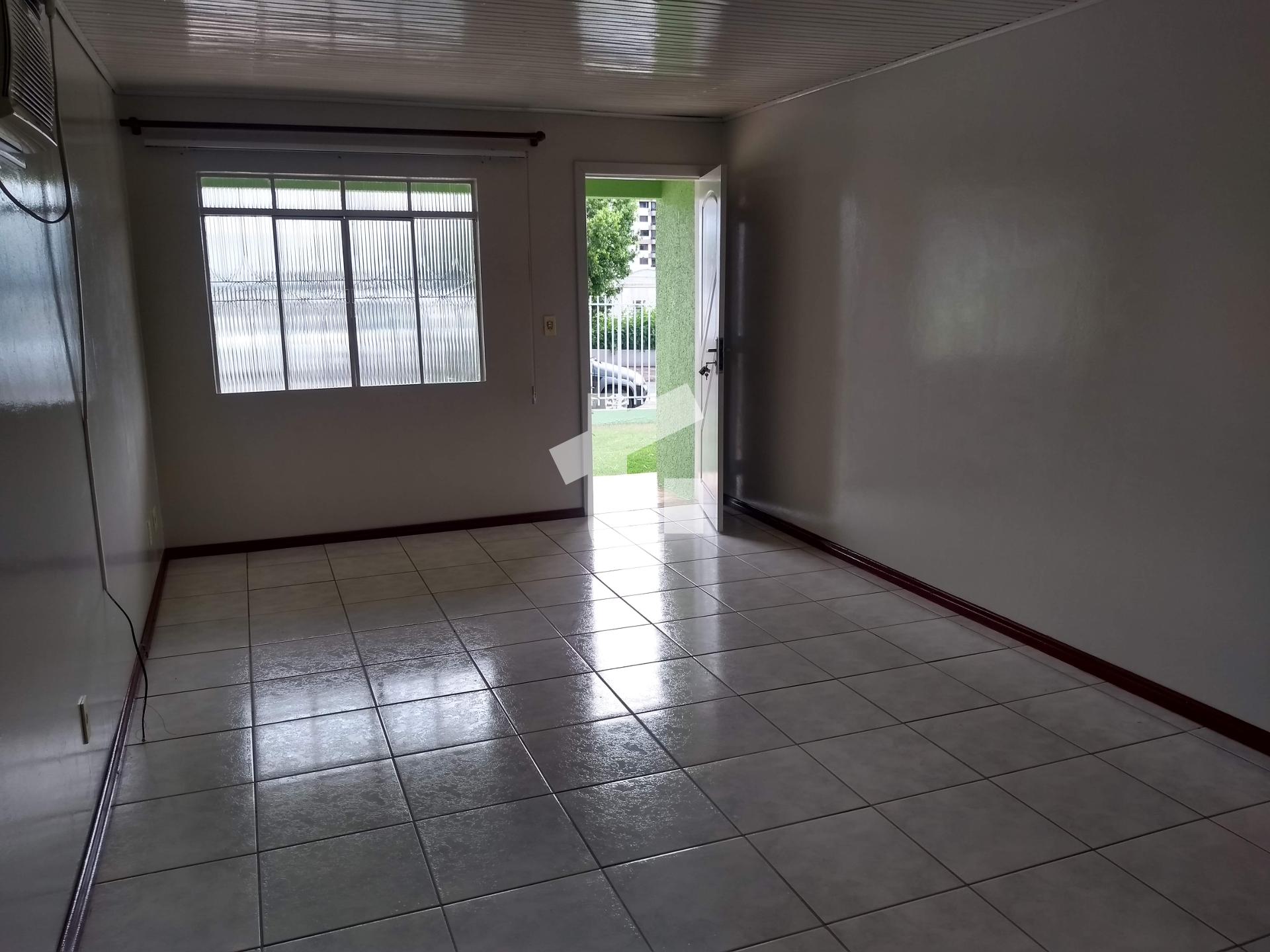 CASAS NO BAIRRO CENTRO! EXCELENTE OPORTUNIDADE DE INVESTIMENTO!