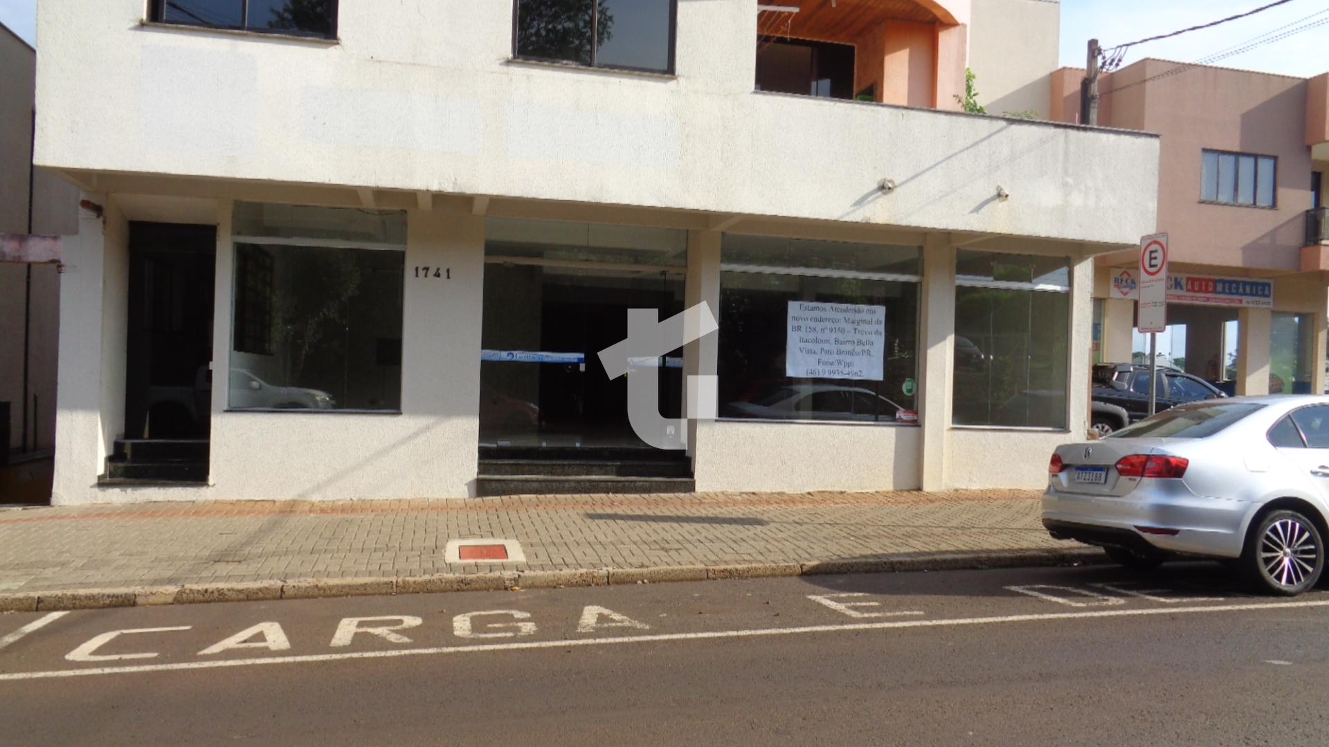 SALA COMERCIAL NA RUA ITACOLOMI, Nº 1741, COM PAVIMENTO TÉRREO...
