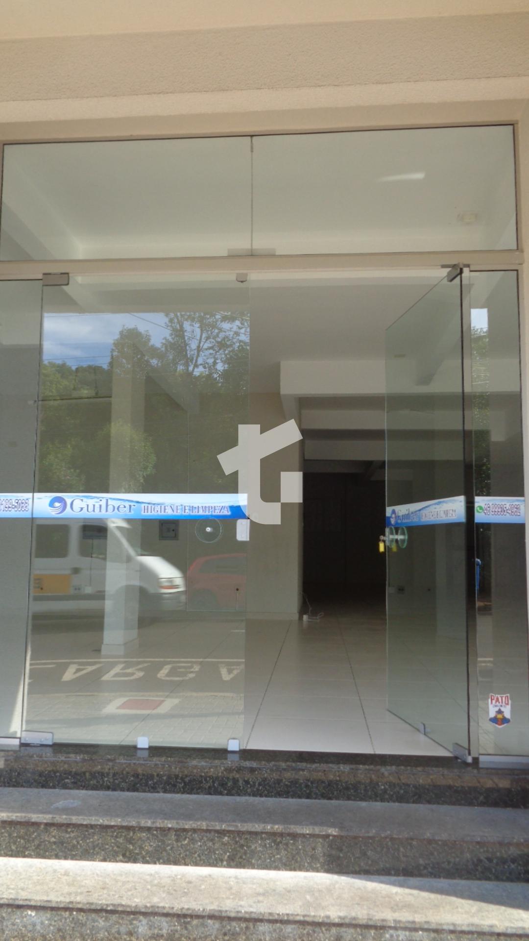 SALA COMERCIAL NA RUA ITACOLOMI, Nº 1741, COM PAVIMENTO TÉRREO...