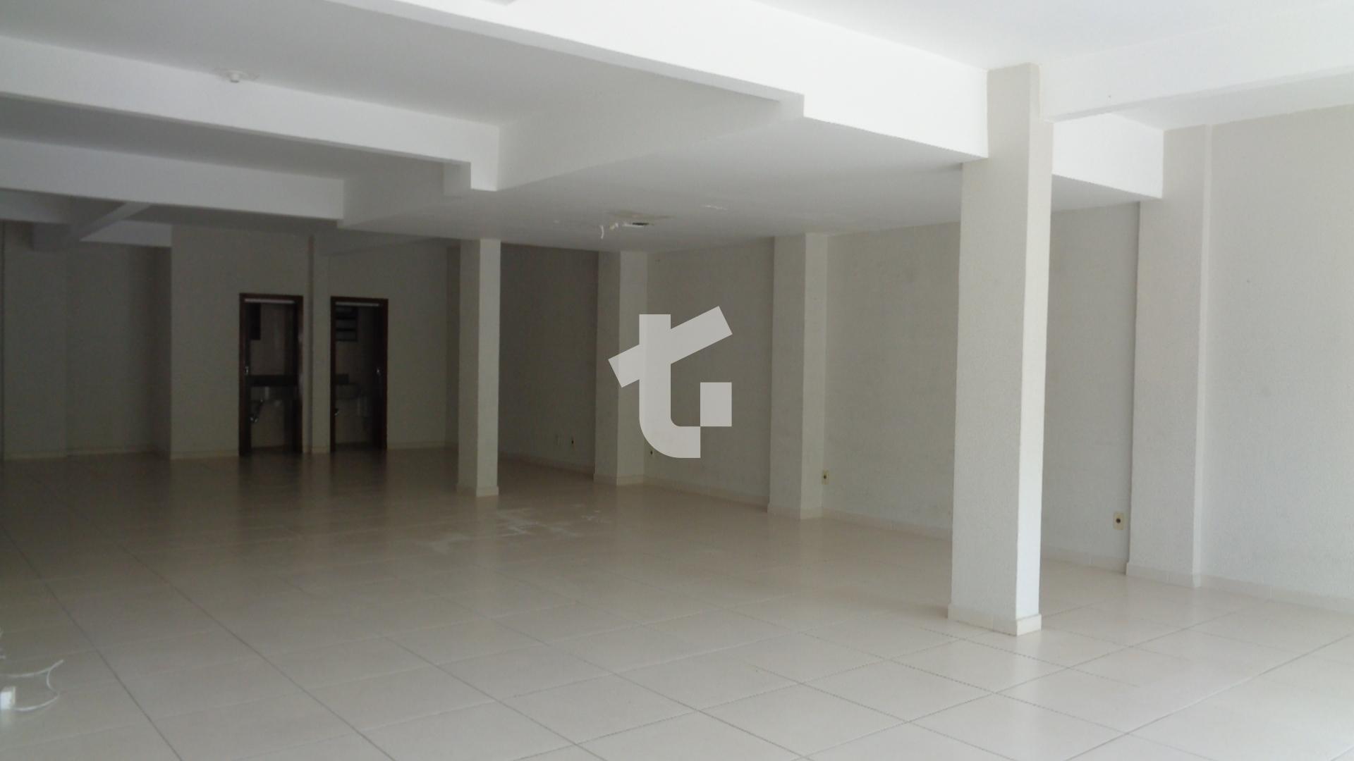 SALA COMERCIAL NA RUA ITACOLOMI, Nº 1741, COM PAVIMENTO TÉRREO...