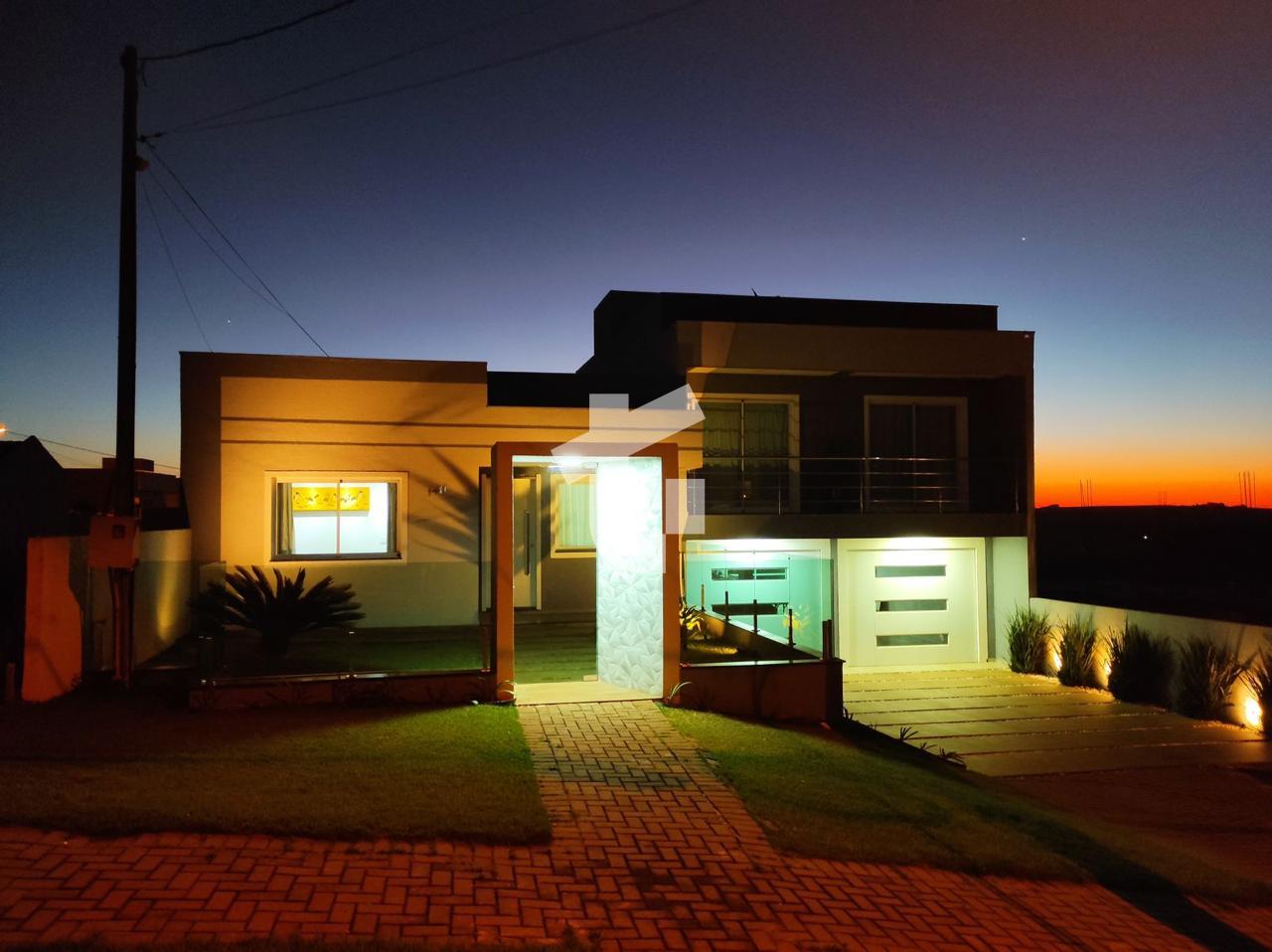 SOBRADO À VENDA, COM 1 SUÍTE, 2 DORMITÓRIOS, PISCINA NO FRARON...