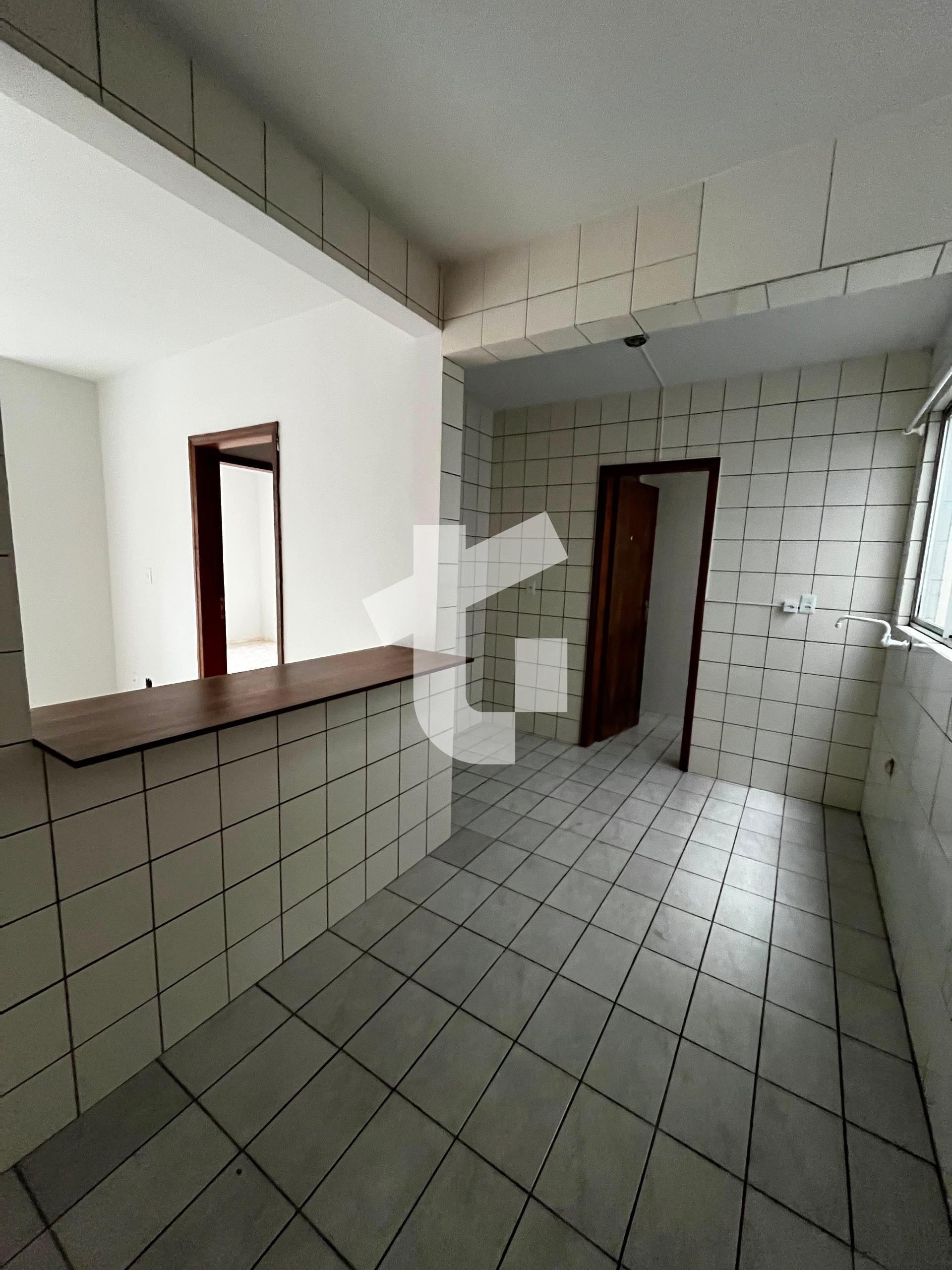 APARTAMENTO NO EDIFÍCIO ARAUCÁRIA, RUA AIMORÉ, 910,CENTRO