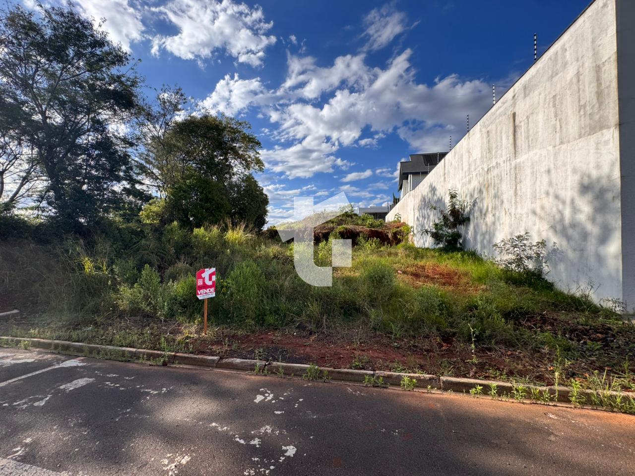 EXCELENTE TERRENO PLANO À VENDA, ÁREA NOBRE - JARDIM PRIMAVERA...