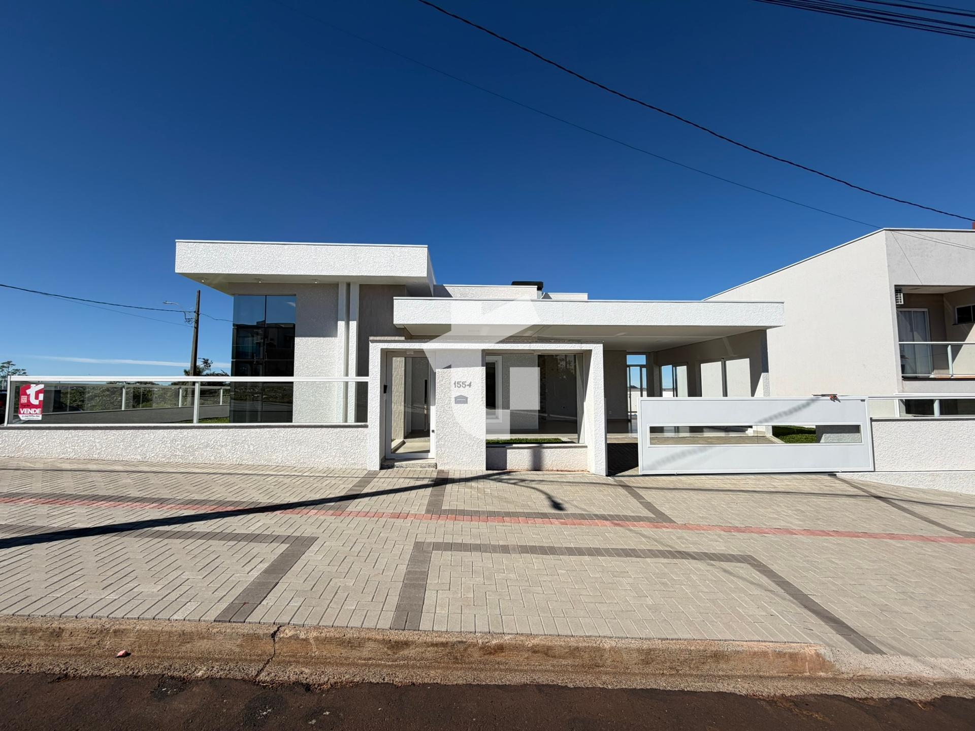 CASA TÉRREA COM PISCINA À VENDA NO BAIRRO FRARON - PATO BRANCOPR.