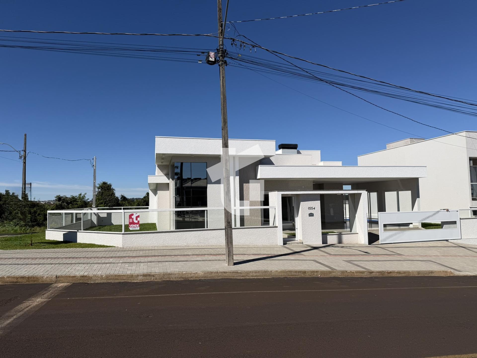 CASA TÉRREA COM PISCINA À VENDA NO BAIRRO FRARON - PATO BRANCOPR.