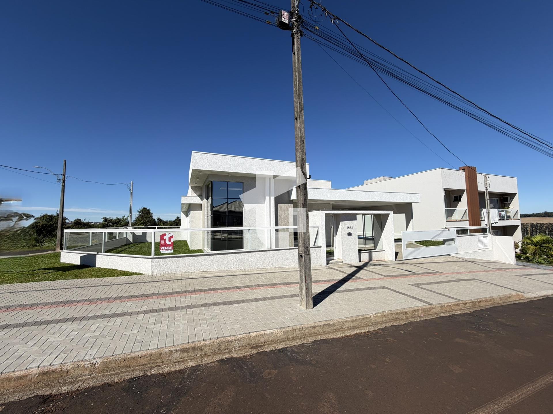 CASA TÉRREA COM PISCINA À VENDA NO BAIRRO FRARON - PATO BRANCOPR.