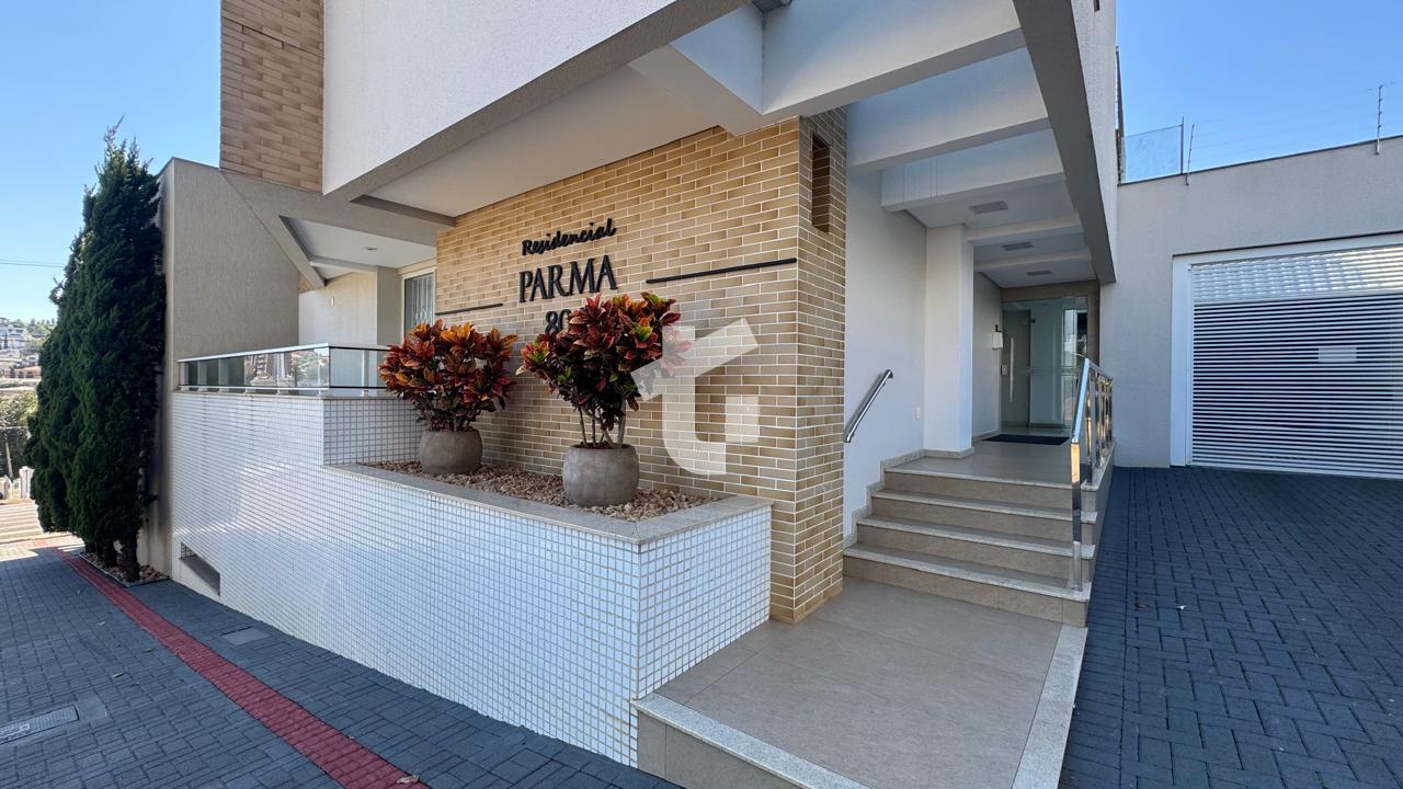 APARTAMENTO COM SACADA AMPLA À VENDA NO RESIDENCIAL PARMA - CE...