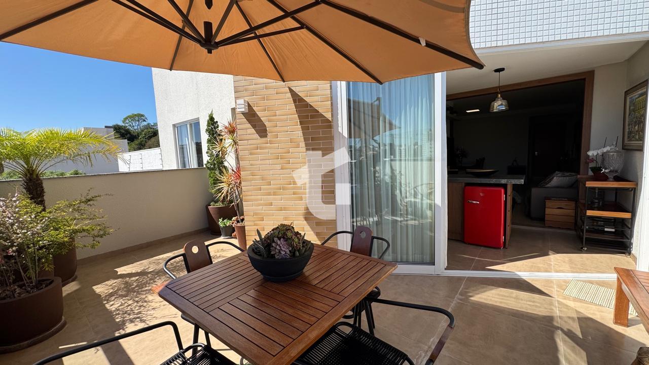 APARTAMENTO COM SACADA AMPLA À VENDA NO RESIDENCIAL PARMA - CE...