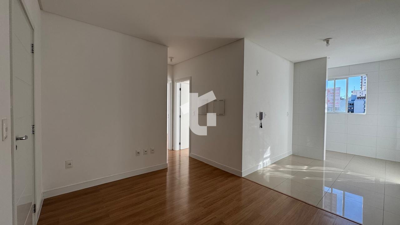 APARTAMENTO SEMIMOBILIADO PARA LOCAÇÃO ESQ. POLICLÍNICA, CENTR...