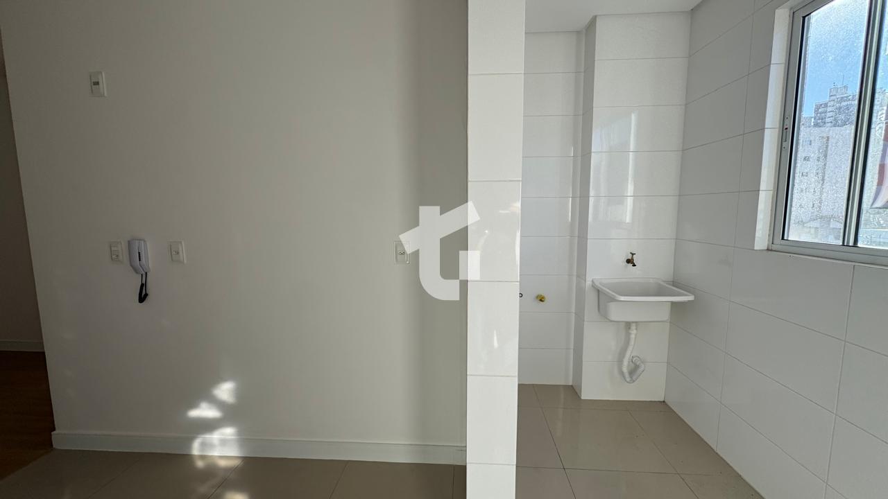 APARTAMENTO SEMIMOBILIADO PARA LOCAÇÃO ESQ. POLICLÍNICA, CENTRO, PATO BRANCO-PR.