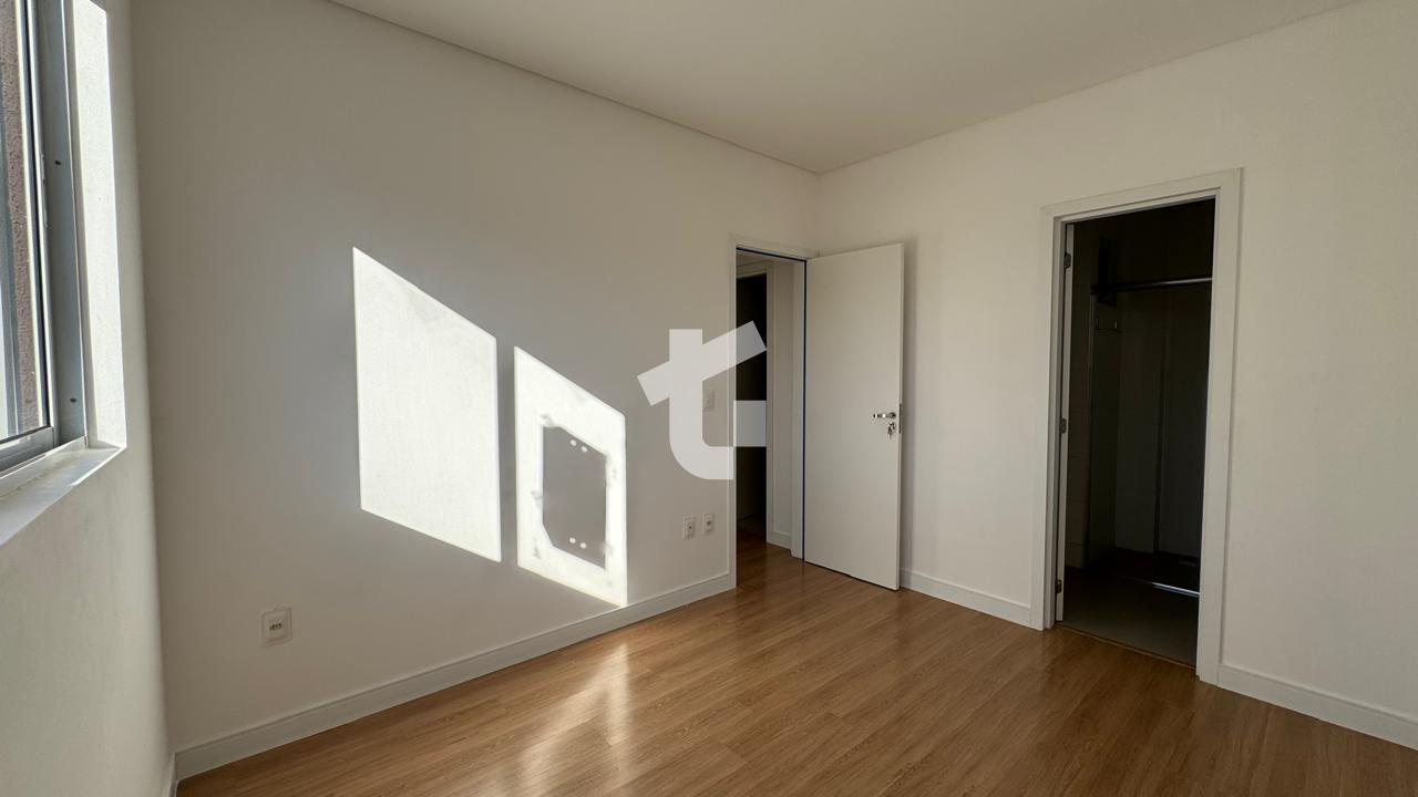 APARTAMENTO SEMIMOBILIADO PARA LOCAÇÃO ESQ. POLICLÍNICA, CENTRO, PATO BRANCO-PR.