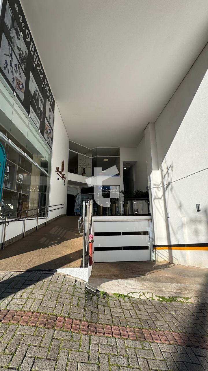 APARTAMENTO SEMIMOBILIADO PARA LOCAÇÃO ESQ. POLICLÍNICA, CENTRO, PATO BRANCO-PR.