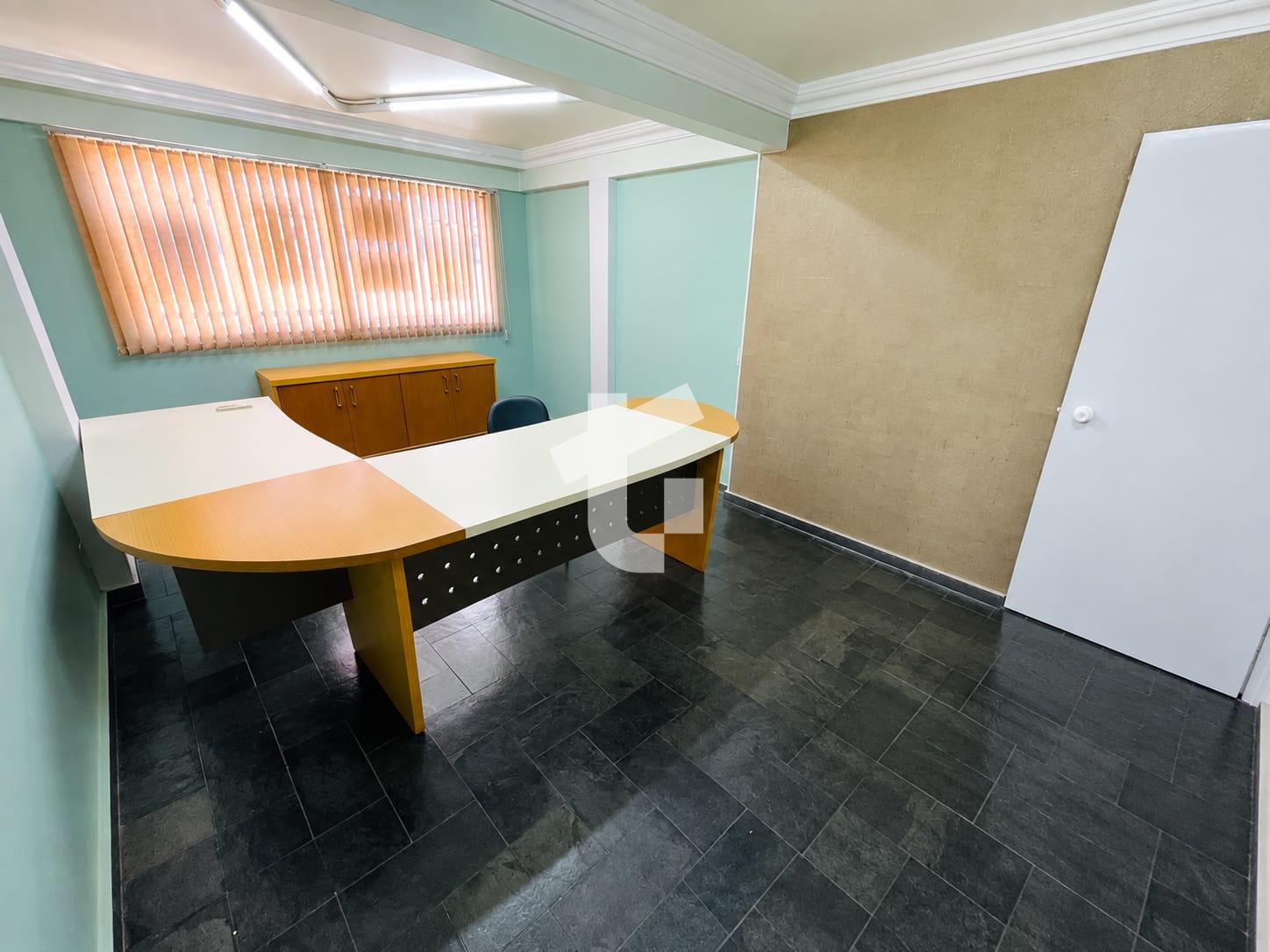 SALA COMERCIAL SEMIMOBILIADA DO EDIFICIO COMERCIAL ITÁLIA.