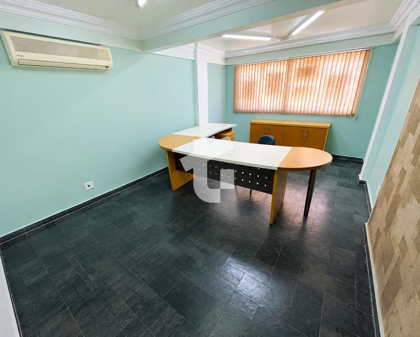 SALA COMERCIAL SEMIMOBILIADA DO EDIFICIO COMERCIAL ITÁLIA.