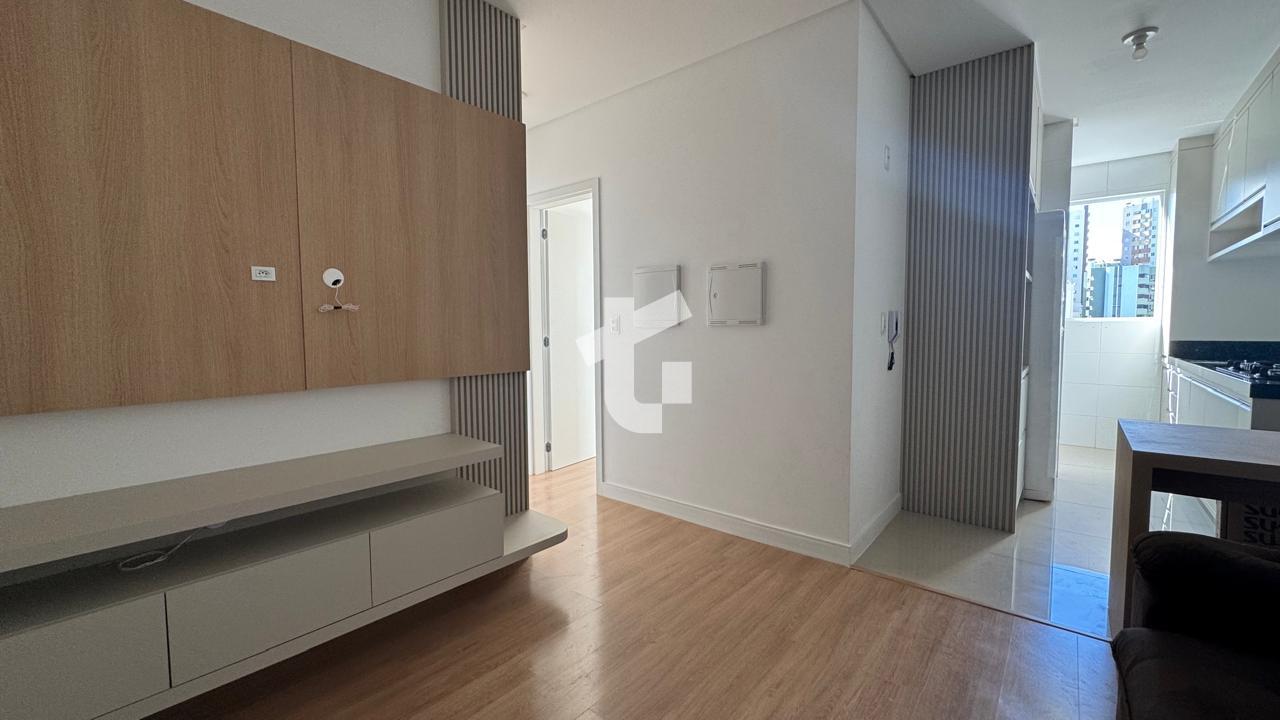 APARTAMENTO SEMIMOBILIADO PARA LOCAÇÃO ESQ. POLICLÍNICA, CENTR...