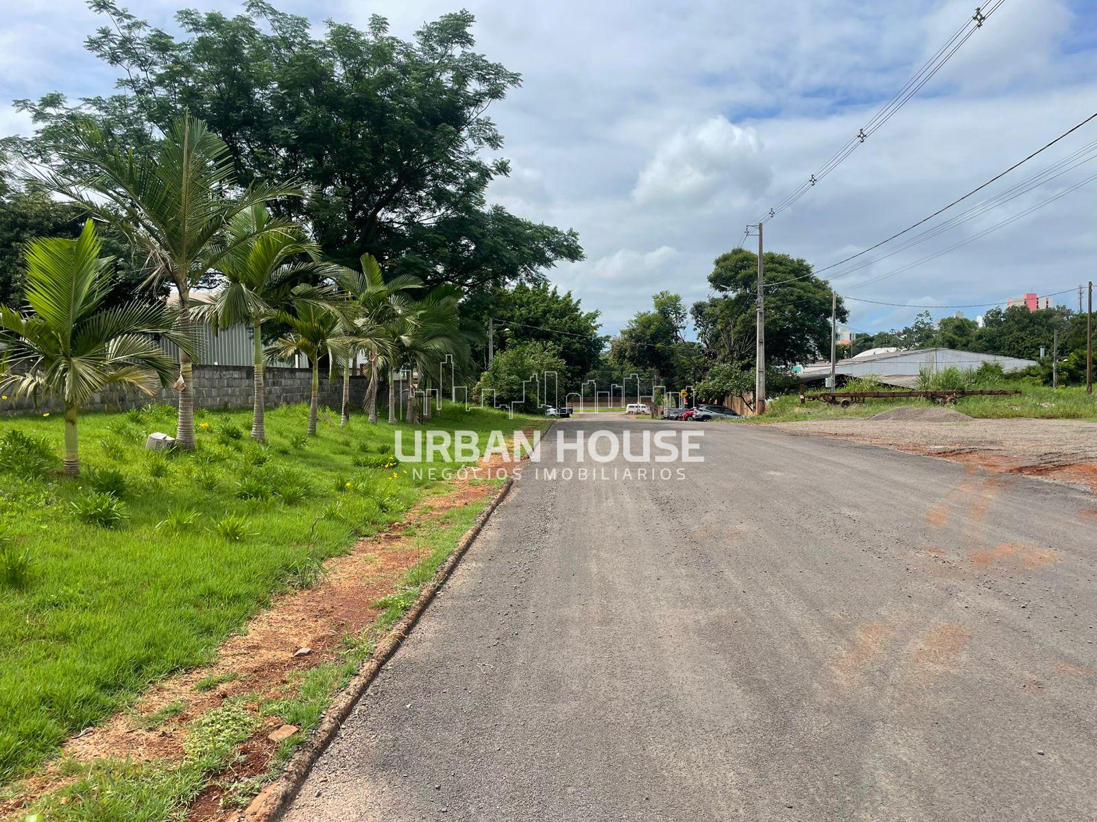 Terreno Plano com 800 m  no Bairro Condá. Excelente Localização