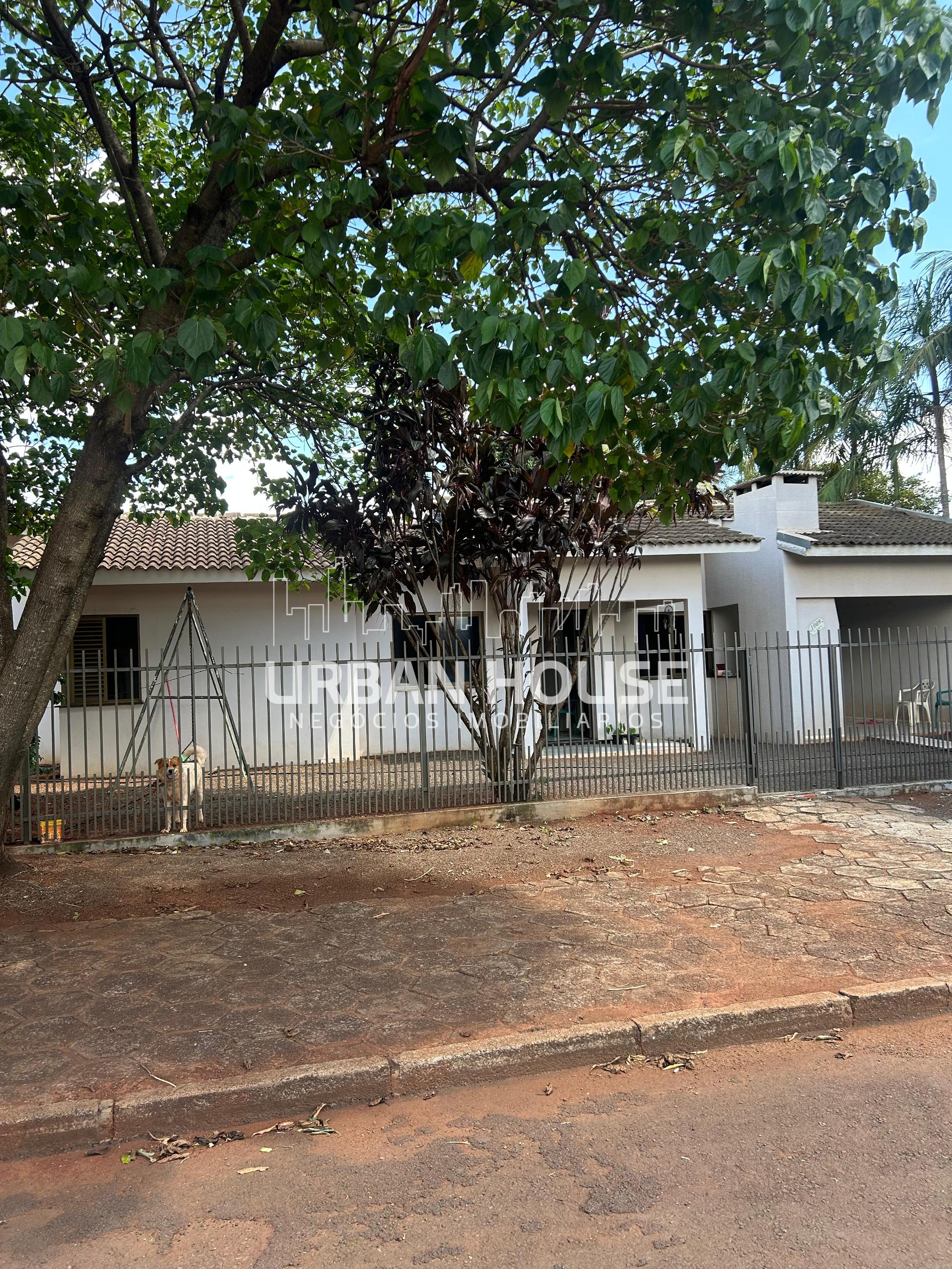 Casa de esquina com 2 quartos à venda, bem iluminada e com óti...