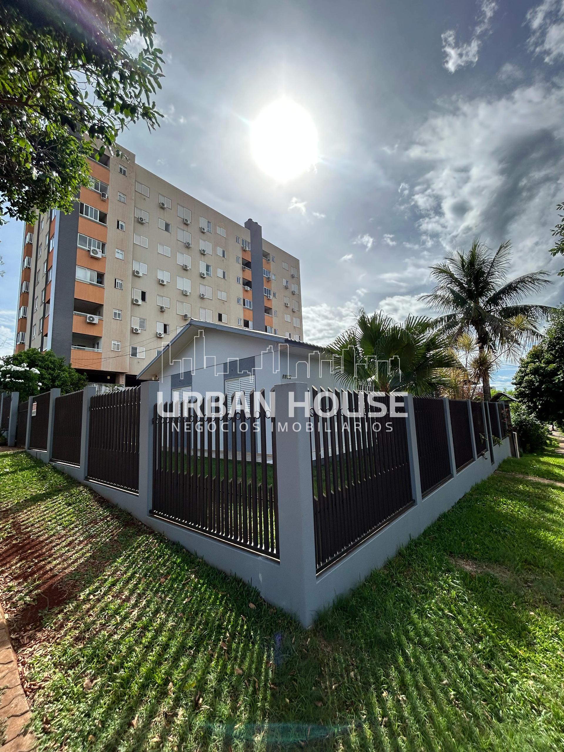 Casa ampla no centro com 3 quartos, 2 cozinhas e 500m  de terreno