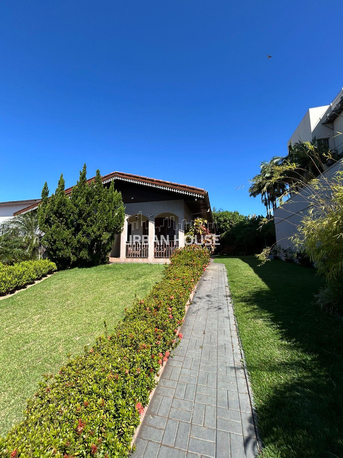 Casa ? venda no Centro, 3 quartos  1 su?te , ed?cula com churr...