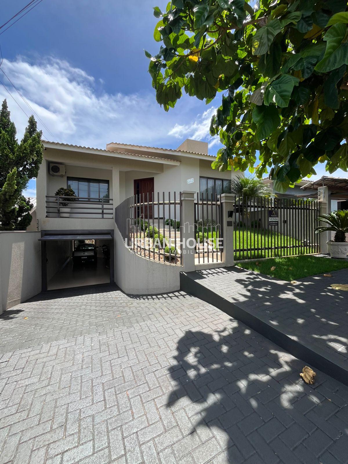 Casa com Piscina, 1 Suíte e 2 Quartos à Venda | Móveis Planeja...