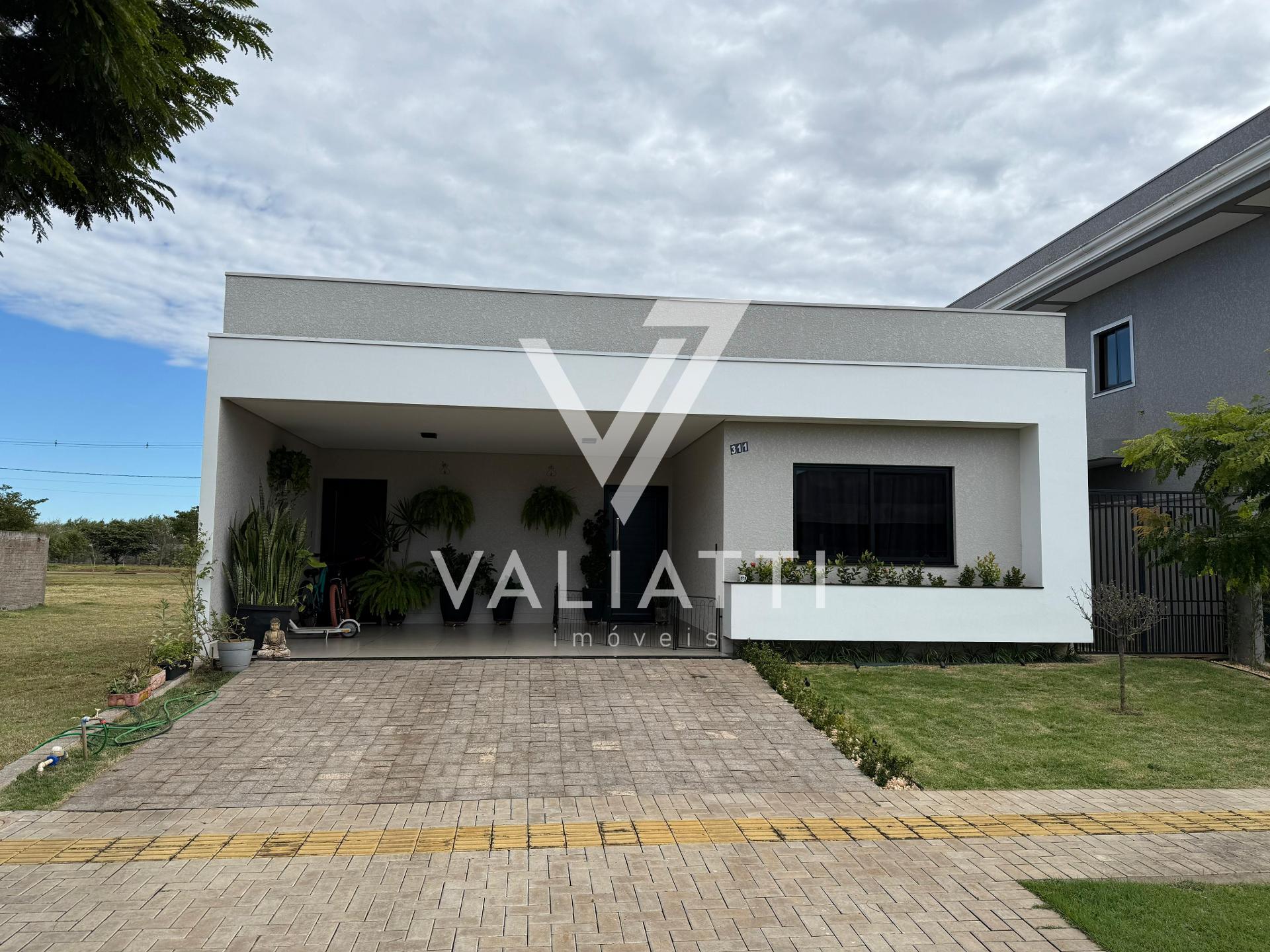 Casa Mobiliada com 03 Quartos sendo 01 Suíte e Escritório no C...