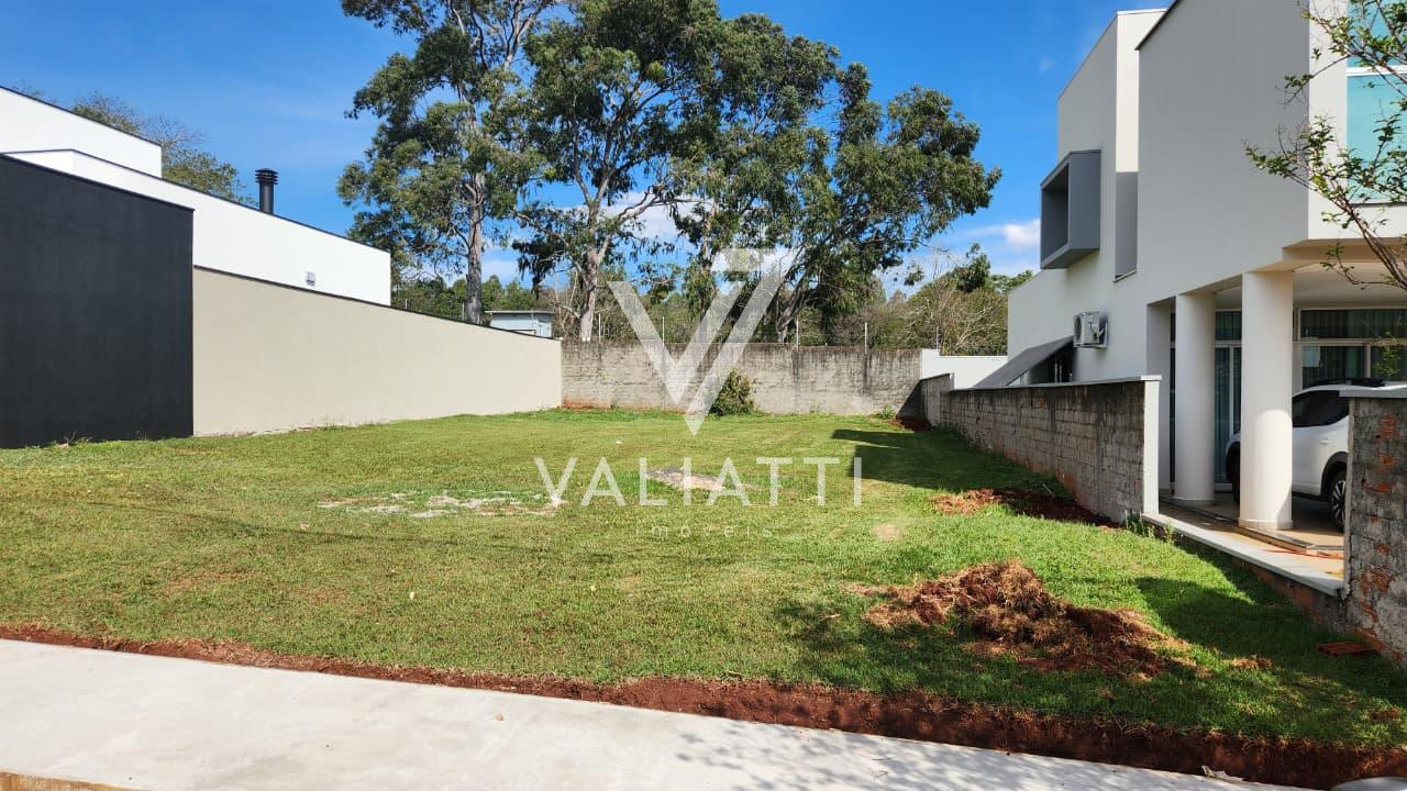 Terreno com 438,18m  no Condomínio Residencial Solar das Palme...