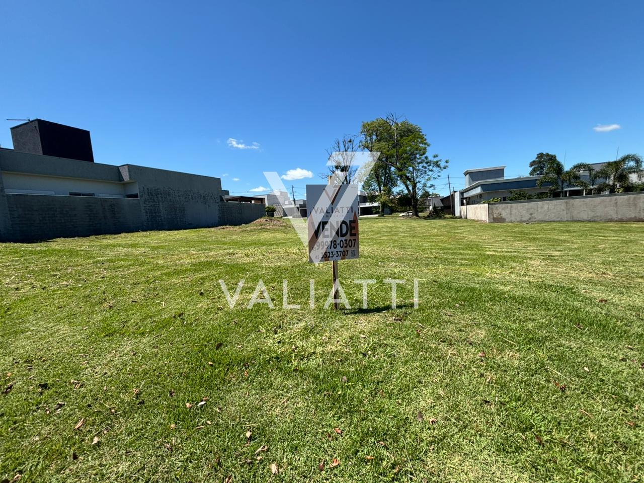 Terreno de Meio no Condomínio Residencial Safira no Jardim Eliza