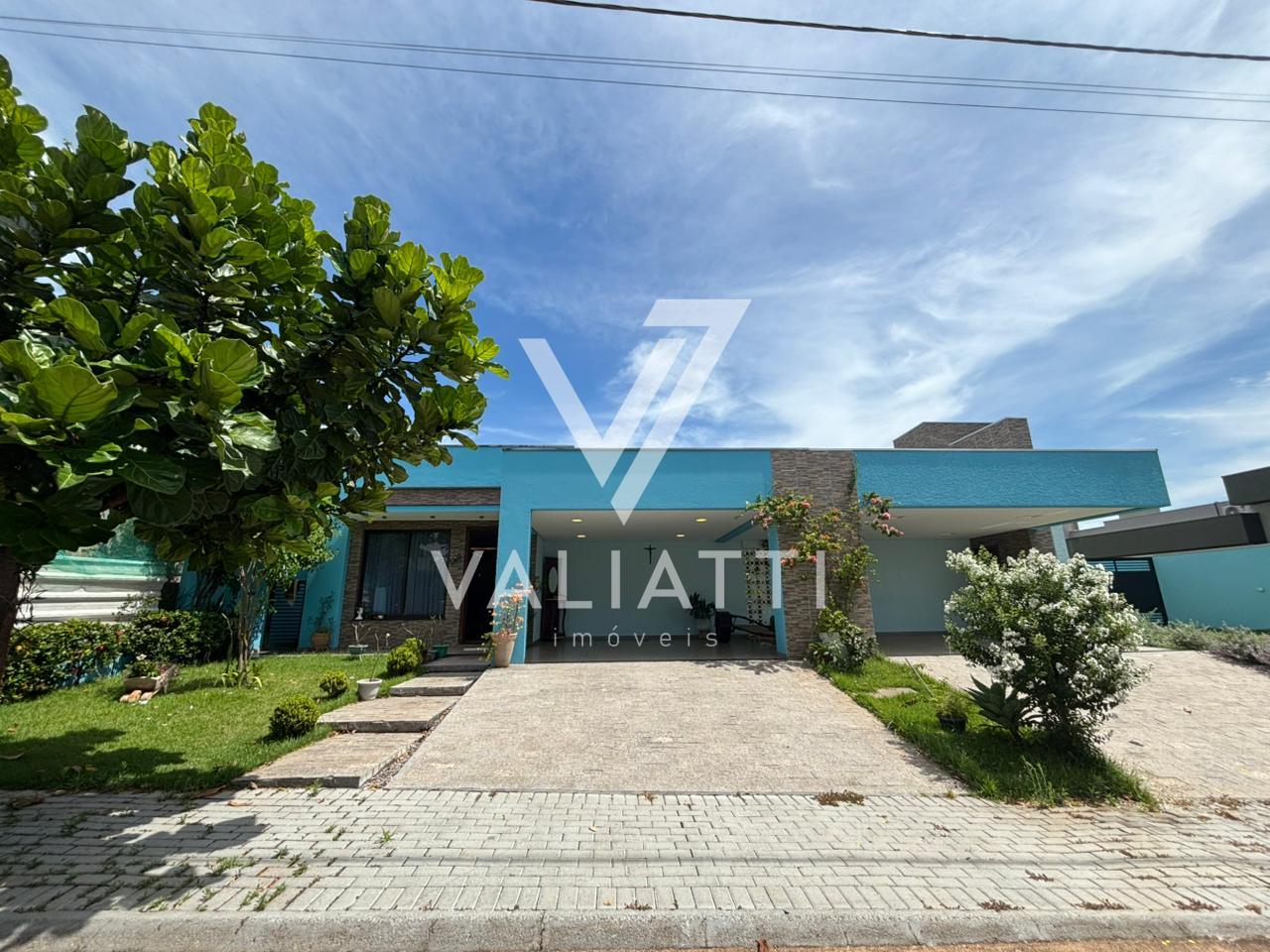 Casa Mobiliada com 04 Dormitórios sendo 02 Suítes no Condomíni...