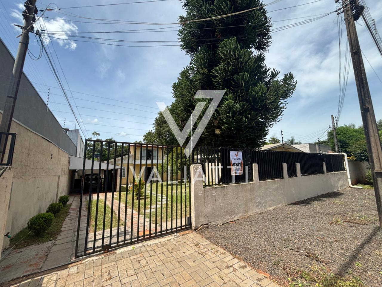 Sobrado com 03 Dormitórios sendo 01 Suíte no Jardim Eliza