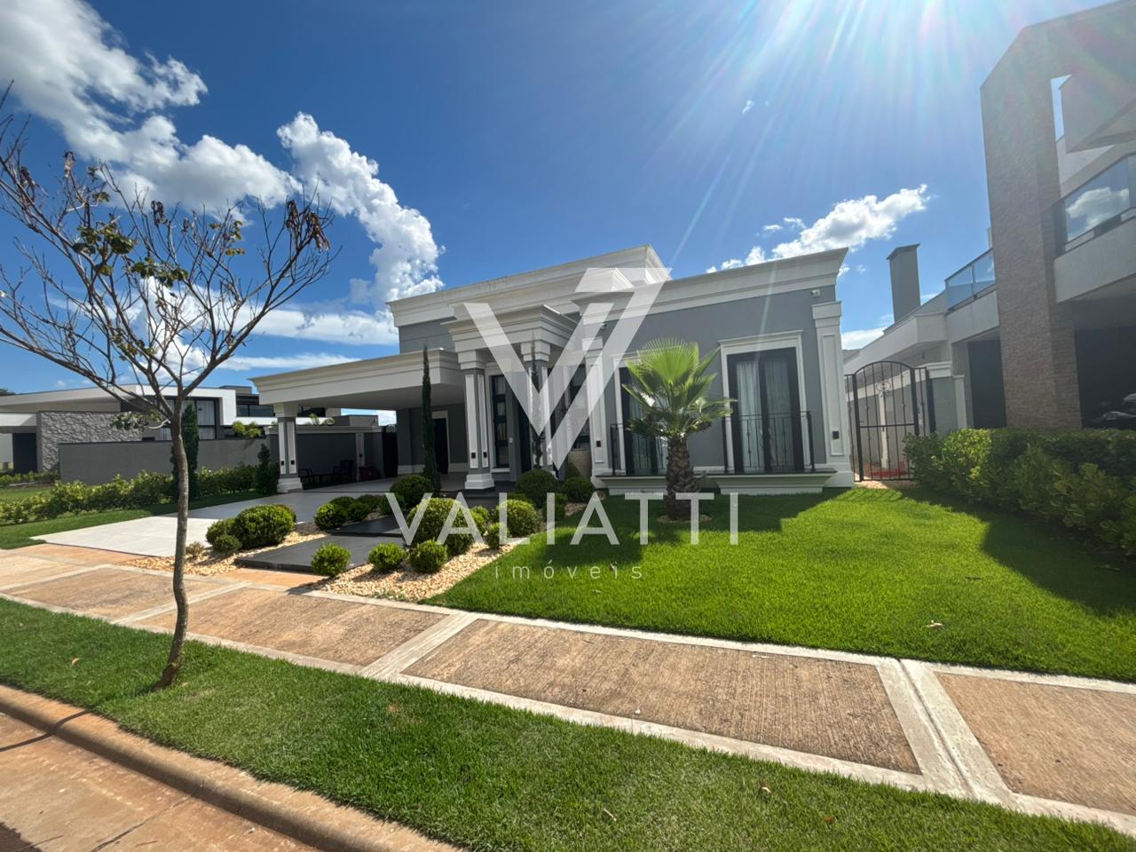 Casa Térrea Porteira Fechada com 03 Suítes sendo 01 Suíte Mast...