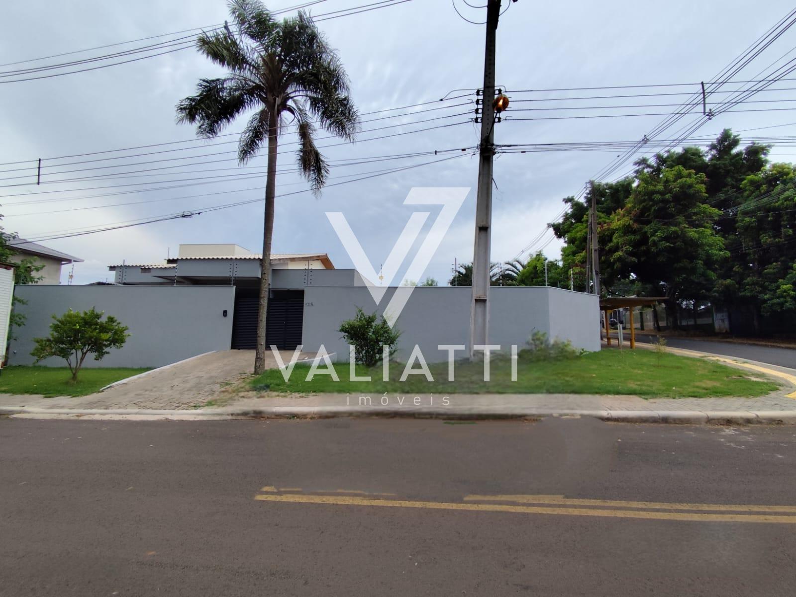 Casa com 04 Dormitórios sendo 01 Suíte e Piscina no Jardim Gua...