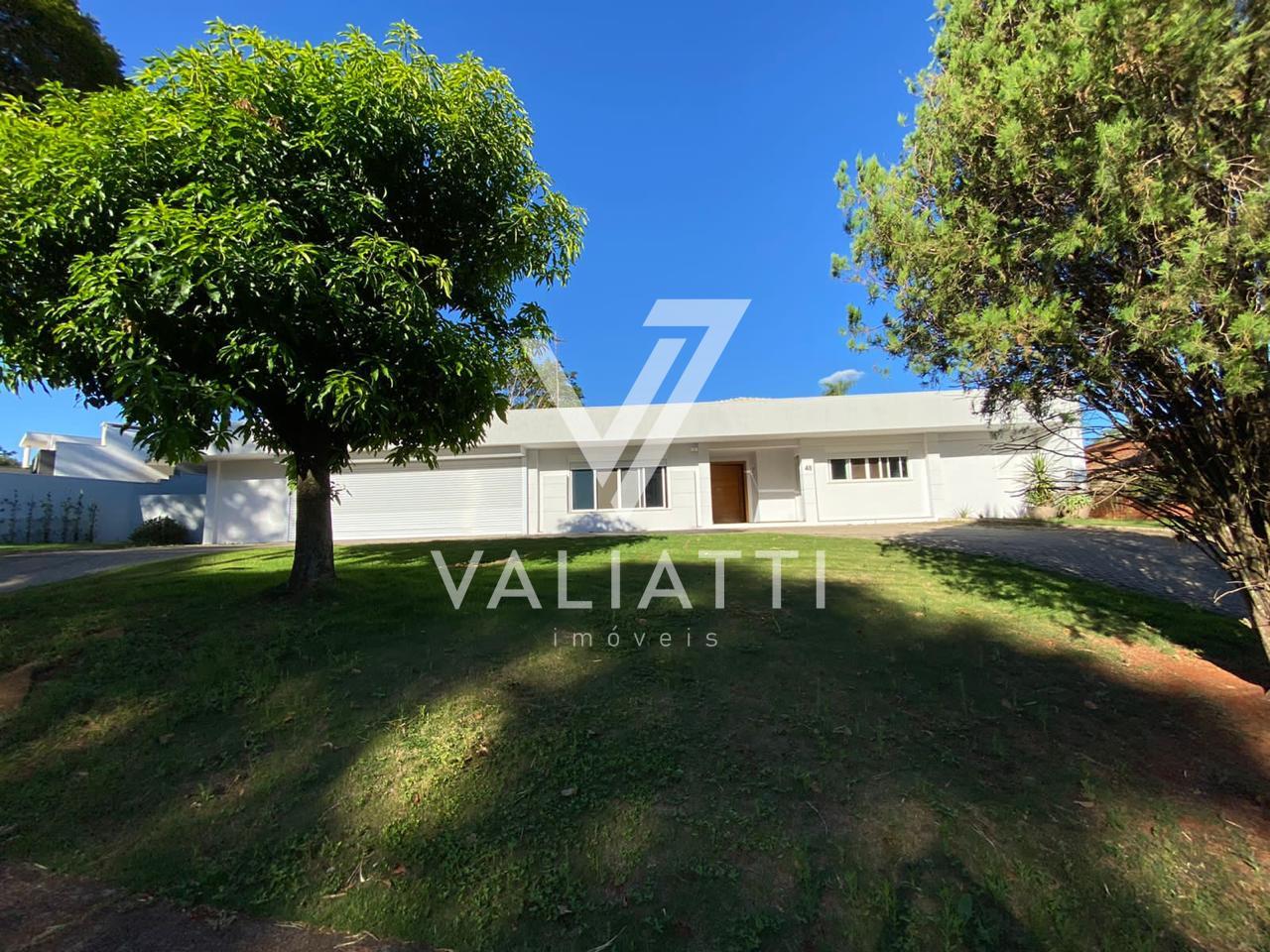 Casa com 03 Suítes sendo 01 Suíte Master no Condomínio Residen...