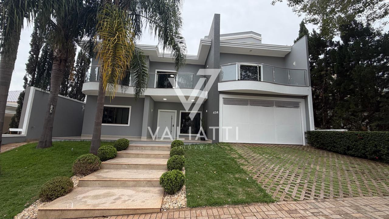Sobrado com 05 Suites sendo 01 Suite com Closet e 02 Banheiros...