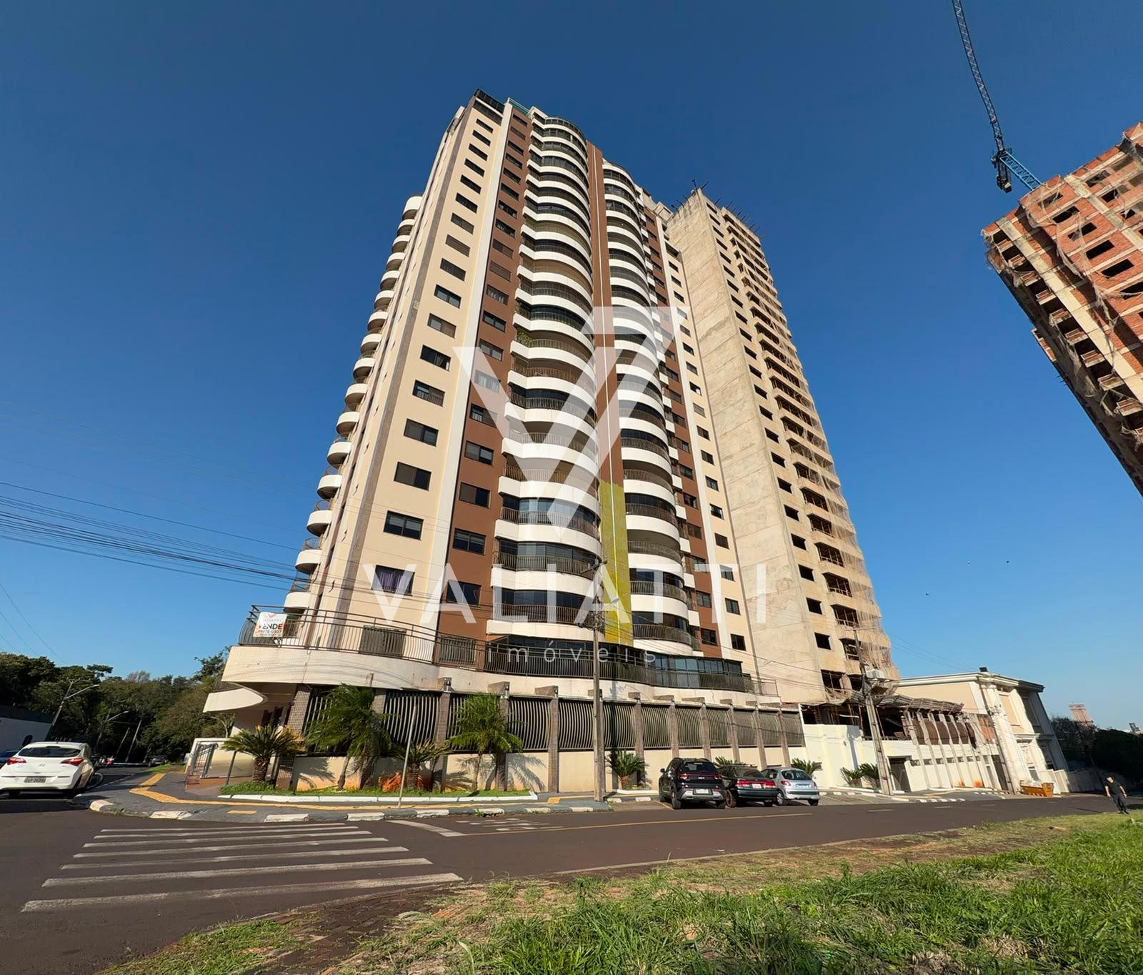Apartamento com 03 Dormitórios sendo 02 Suites e Sacada com Ch...