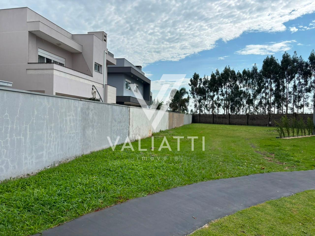 Terreno de 610m² no Condomínio Terras Alpha I no Jardim Ipê