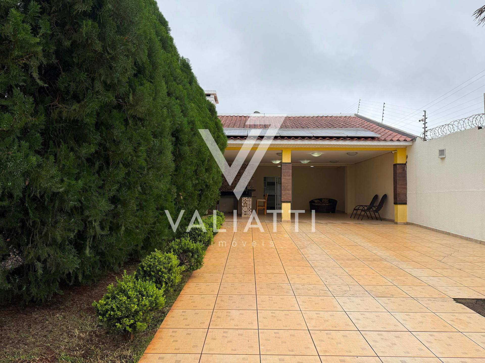 Casa no Jardim Ipe com 04 dormitórios em um Terreno de 348m²