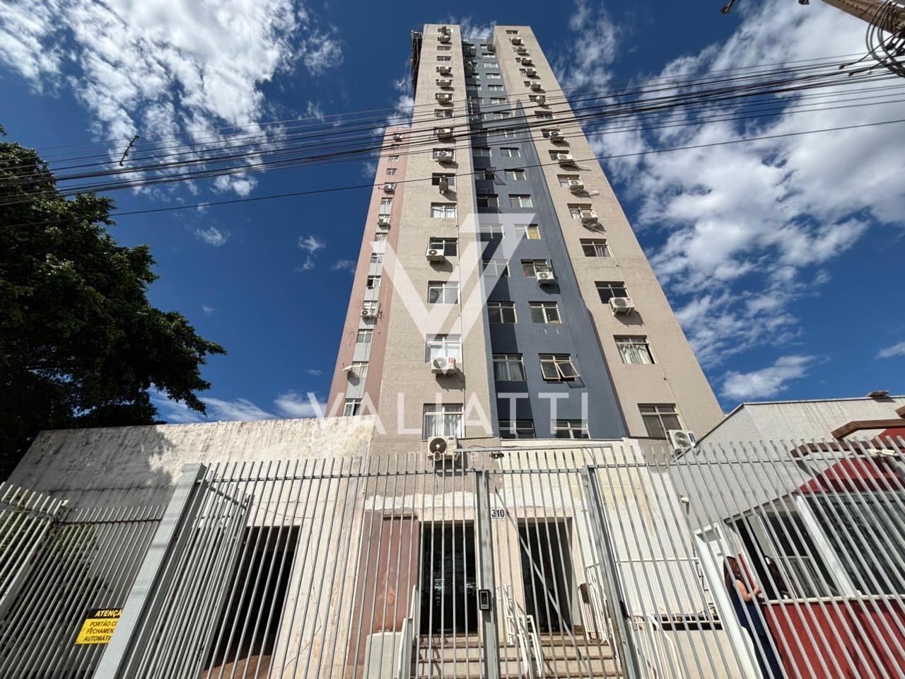 Apartamento Semi Mobiliado com 01 Dormitório e Closet no Edifí...